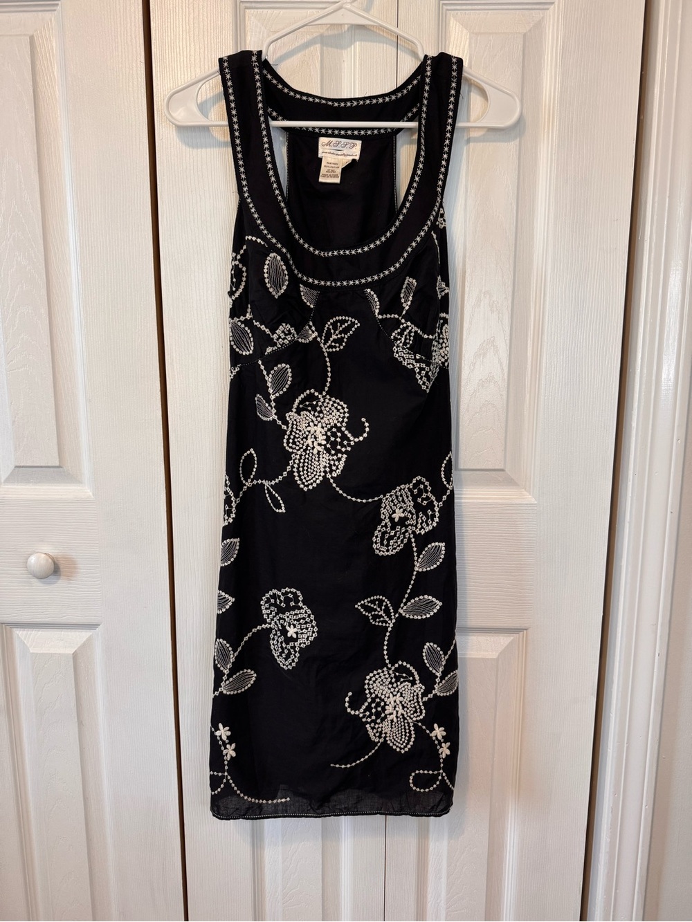 M.S.S.P Max Studio Black, Floral Embroidered Sleeveless Dress Lined Size Medium - Picture 3 of 11